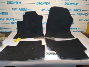 Gebruikte Matten Set Kia Xceed 1.6 GDI PHEV Prijs € 20,00 Margeregeling aangeboden door VW Parts Dronten