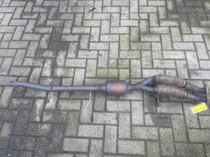 Gebruikte Uitlaat voorpijp Volkswagen Passat Variant (3C5) 1.6 Prijs € 35,00 Margeregeling aangeboden door VW Parts Dronten