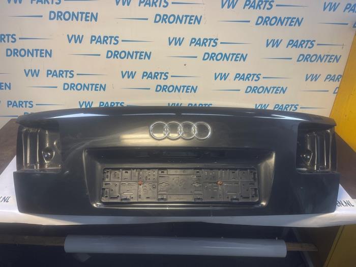 Gebruikte Achterklep Audi A8 (D3) 3.7 V8 40V Quattro Prijs € 100,00 Margeregeling aangeboden door VW Parts Dronten