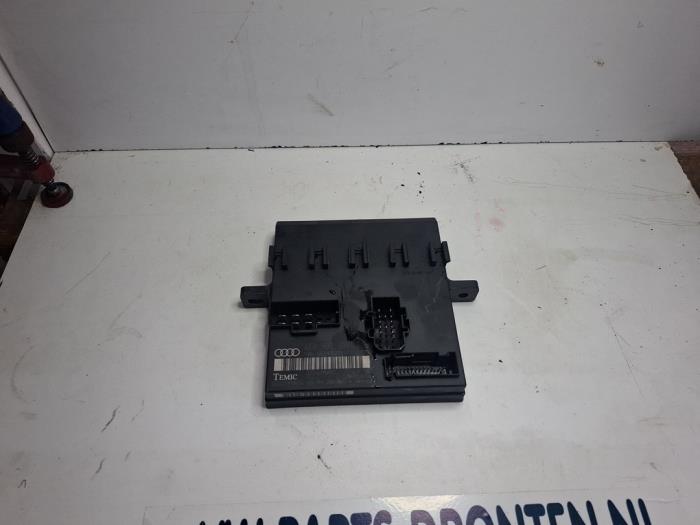 Gebruikte Boordcomputer Audi A8 (D3) 3.7 V8 40V Quattro Prijs € 80,00 Margeregeling aangeboden door VW Parts Dronten