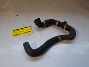 Gebruikte Koelwaterslang Alfa Romeo Stelvio (949) 2.2d 16V 210 Q4 Prijs € 30,00 Margeregeling aangeboden door VW Parts Dronten