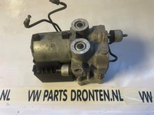 Gebruikte ABS Pomp Alfa Romeo Spider (916) 2.0 16V Twin Spark Prijs € 200,00 Margeregeling aangeboden door VW Parts Dronten
