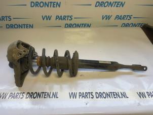Gebruikte Schokdemper links-voor Audi A4 Avant (B7) 2.0 20V Prijs € 25,00 Margeregeling aangeboden door VW Parts Dronten