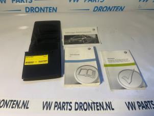 Gebruikte Instructie Boekje Volkswagen Up! (121) 1.0 12V 60 Prijs € 20,00 Margeregeling aangeboden door VW Parts Dronten