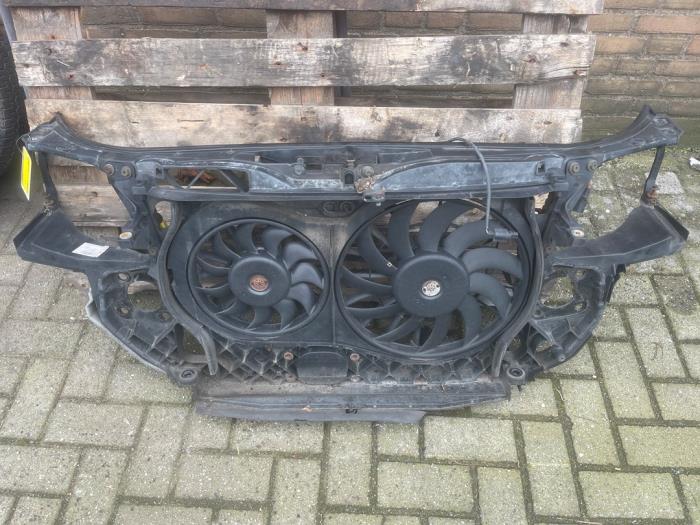 Gebruikte Frontpaneel Audi A4 Avant (B7) 2.0 20V Prijs € 180,00 Margeregeling aangeboden door VW Parts Dronten