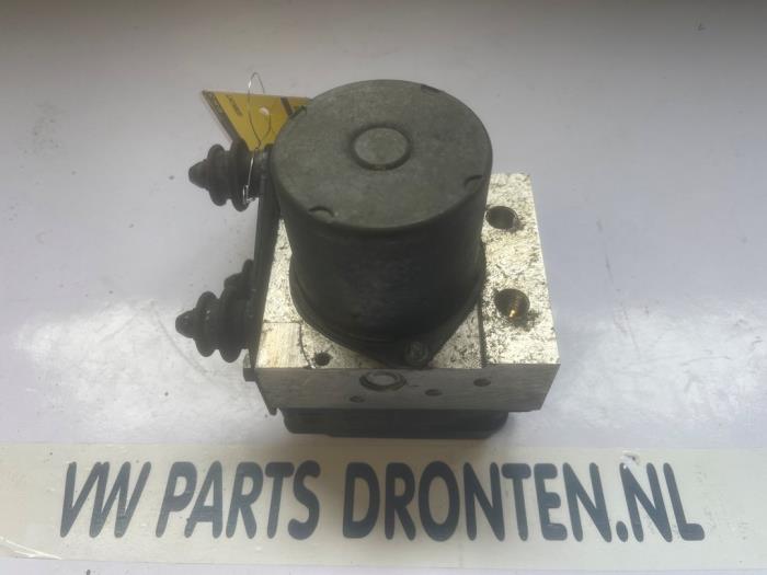 Gebruikte ABS Pomp Audi A4 Avant (B8) 2.0 TDI 16V Prijs € 50,00 Margeregeling aangeboden door VW Parts Dronten