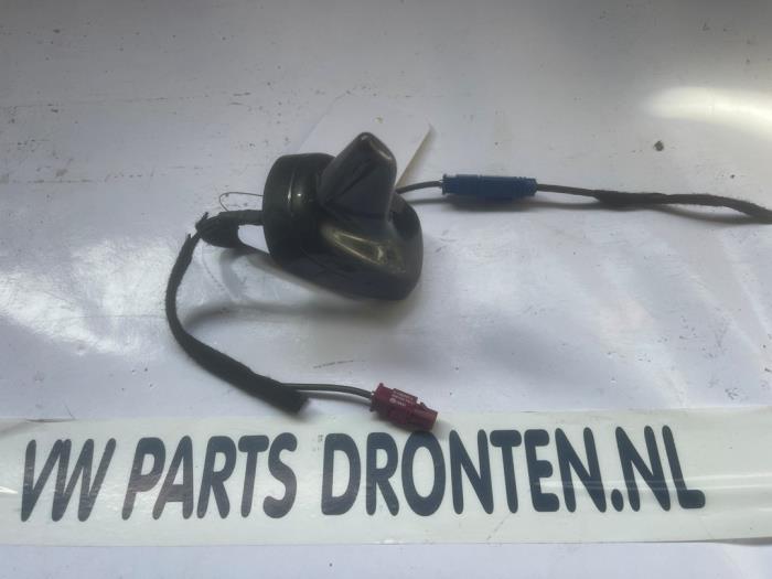 Gebruikte GPS Antenne Audi A4 Avant (B8) 2.0 TDI 16V Prijs € 23,00 Margeregeling aangeboden door VW Parts Dronten