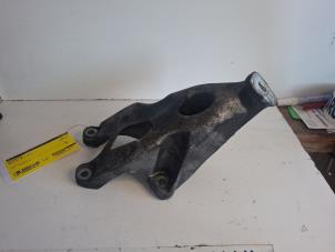 Motorrubber van een Audi A4 Avant (B8) 2.0 TDI 16V 2011