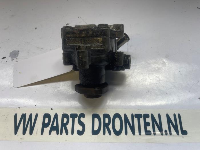 Gebruikte Pomp Servo Volkswagen Transporter/Caravelle T4 2.5 TDI Syncro Prijs € 45,00 Margeregeling aangeboden door VW Parts Dronten