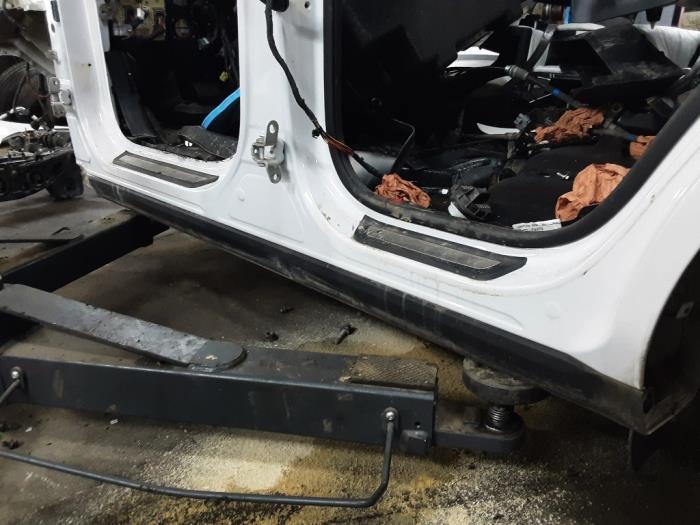 Dorpel links van een Hyundai Santa Fe III (DM) 2.2 CRDi R 16V 4x2 2018