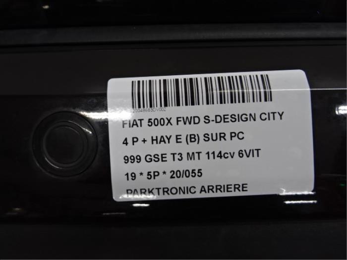 PDC Sensor van een Fiat 500X (334) 1.0 FireFly Turbo 120 12V 2019