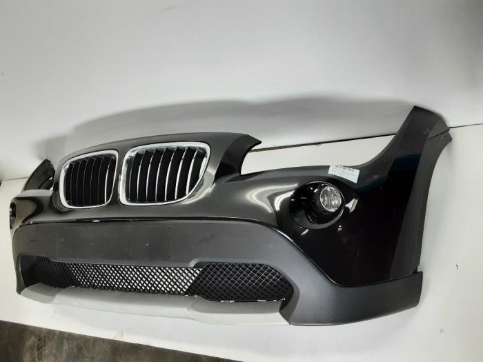 Bumper voor van een BMW X1 (E84) sDrive 20d 2.0 16V 2012