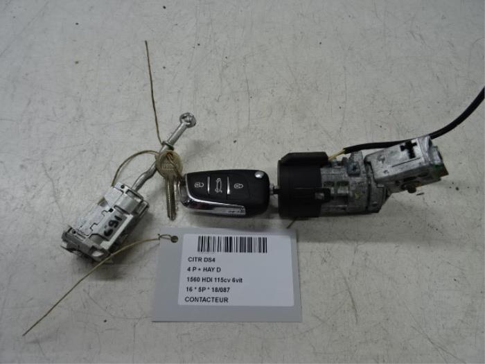 Sleutel+Contactslot van een Citroën DS4 (NX) 1.6 BlueHDI 115 2016
