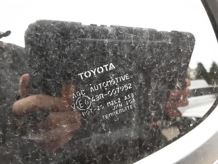 Driehoeks Ruit links-achter van een Toyota Yaris IV (P21/PA1/PH1) 1.6 GR 4WD 2021