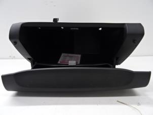 Gebruikte Opbergvak Renault Twingo Prijs € 50,00 Inclusief btw aangeboden door Collignon & Fils