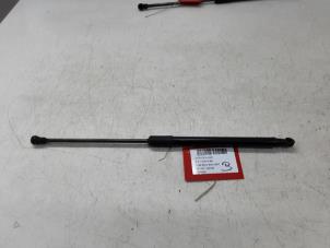 Gebruikte Kofferdekseldemper rechts-achter Citroen C3 Prijs € 20,00 Inclusief btw aangeboden door Collignon & Fils