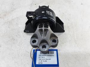 Gebruikte Versnellingsbak Steun Opel Mokka Prijs € 50,00 Inclusief btw aangeboden door Collignon & Fils