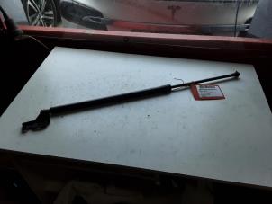 Gebruikte Kofferdekseldemper rechts-achter Renault Grand Scenic Prijs € 20,00 Inclusief btw aangeboden door Collignon & Fils