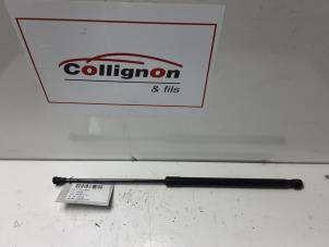 Gebruikte Kofferdekseldemper rechts-achter Seat Altea Prijs € 15,00 Inclusief btw aangeboden door Collignon & Fils