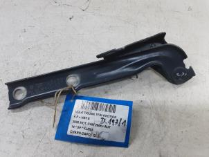 Gebruikte Motorkap Scharnier Volkswagen Tiguan Prijs € 25,00 Inclusief btw aangeboden door Collignon & Fils