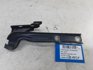 Gebruikte Motorkap Scharnier Volkswagen Tiguan Prijs € 25,00 Inclusief btw aangeboden door Collignon & Fils