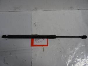 Gebruikte Kofferdekseldemper rechts-achter Audi A5 Prijs € 20,00 Inclusief btw aangeboden door Collignon & Fils