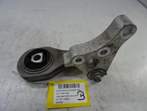 Gebruikte Versnellingsbak Steun Alfa Romeo Giulietta Prijs € 25,00 Inclusief btw aangeboden door Collignon & Fils