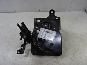 Gebruikte Support accu Toyota Yaris Prijs € 25,00 Inclusief btw aangeboden door Collignon & Fils