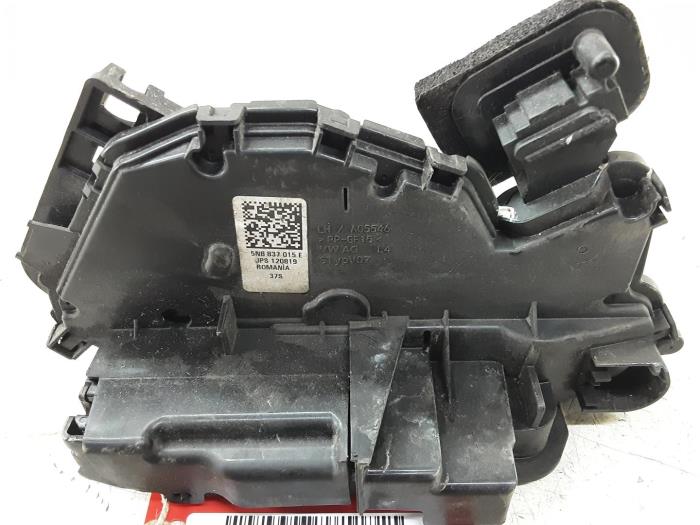 Deurslot Mechaniek 2Deurs links van een Volkswagen Passat 2019