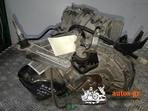 Gebruikte Versnellingsbak Renault Clio III (BR/CR) 1.2 16V Tce Prijs € 423,50 Inclusief btw aangeboden door AUTOS-GR