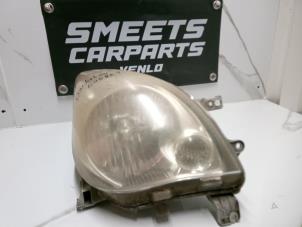 Gebruikte Rechter Koplamp Daihatsu Cuore (L251/271/276) 1.0 12V DVVT Prijs € 24,94 Margeregeling aangeboden door Smeets Autos Venlo