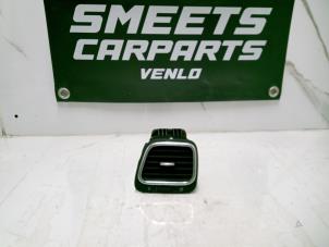 Gebruikte Luchtrooster Dashboard Volkswagen Eos (1F7/F8) 2.0 FSI 16V Prijs € 15,00 Margeregeling aangeboden door Smeets Autos Venlo