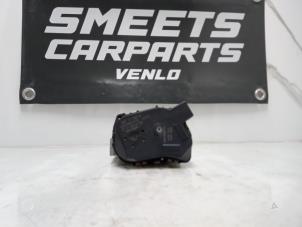 Gebruikte Gasklephuis Volkswagen Eos (1F7/F8) 2.0 FSI 16V Prijs € 40,00 Margeregeling aangeboden door Smeets Autos Venlo