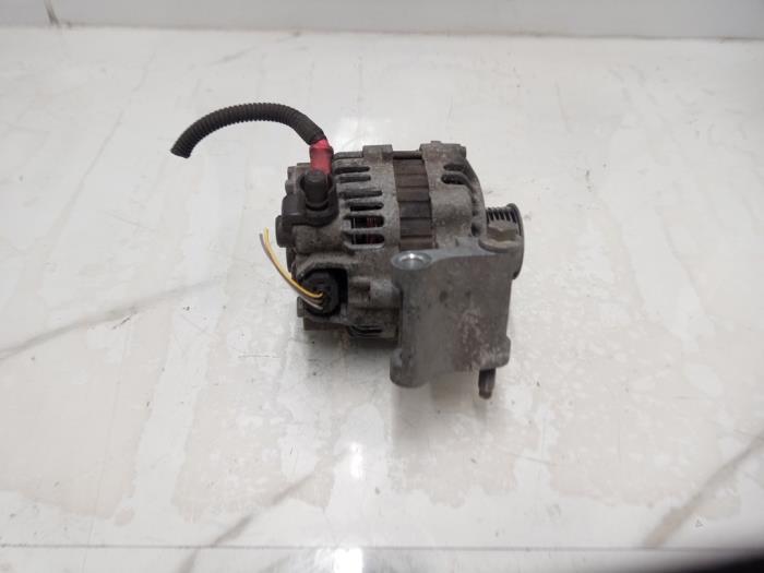 Dynamo van een Mazda 2 (NB/NC/ND/NE) 1.4 16V 2003