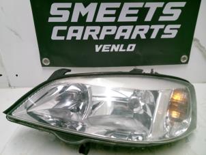 Gebruikte Linker Koplamp Opel Astra G (F08/48) 1.6 Prijs € 29,99 Margeregeling aangeboden door Smeets Autos Venlo