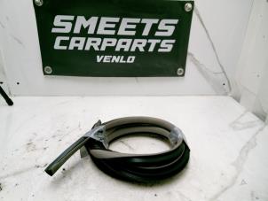 Gebruikte Portierrubber 4Deurs links-achter Toyota Yaris II (P9) 1.3 16V VVT-i Prijs € 15,00 Margeregeling aangeboden door Smeets Autos Venlo