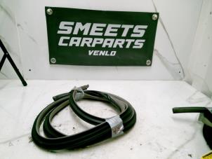 Gebruikte Portierrubber 4Deurs rechts-achter Toyota Yaris II (P9) 1.3 16V VVT-i Prijs € 15,00 Margeregeling aangeboden door Smeets Autos Venlo