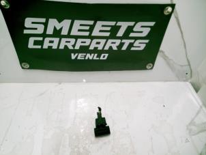 Gebruikte Schakelaar handrem Citroen C4 Picasso (UD/UE/UF) 1.8 16V Prijs € 35,00 Margeregeling aangeboden door Smeets Autos Venlo