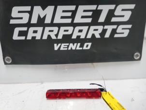 Gebruikte Extra Remlicht midden Ford Mondeo III Wagon 2.0 TDCi 115 16V Prijs € 9,94 Margeregeling aangeboden door Smeets Autos Venlo