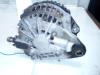 Dynamo van een Nissan Almera Tino (V10M) 1.8 16V 2003