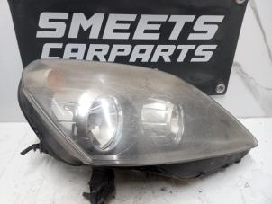 Gebruikte Koplamp rechts Opel Zafira (M75) 2.2 16V Direct Ecotec Prijs € 49,99 Margeregeling aangeboden door Smeets Autos Venlo
