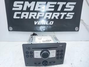 Gebruikte Radio CD Speler Opel Zafira (M75) 2.2 16V Direct Ecotec Prijs € 39,99 Margeregeling aangeboden door Smeets Autos Venlo