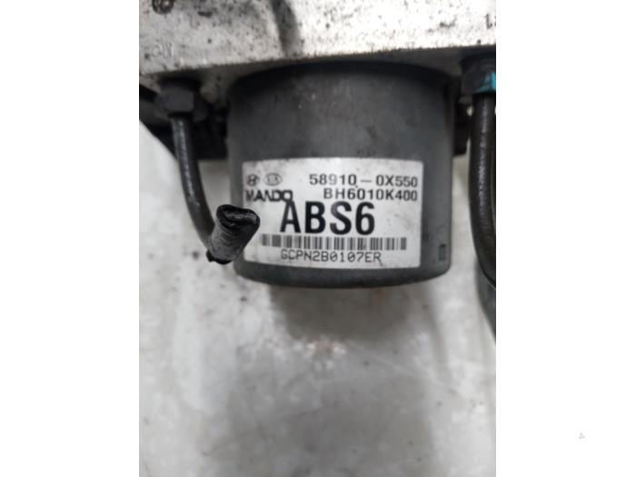 ABS Pomp van een Hyundai i10 (F5) 1.1i 12V 2011