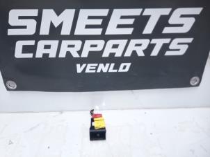 Gebruikte Schakelaar Mistlamp Volkswagen Fox (5Z) 1.2 Prijs € 24,99 Margeregeling aangeboden door Smeets Autos Venlo