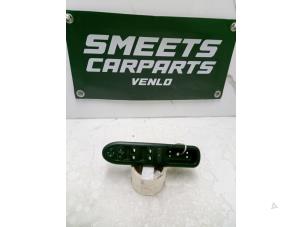 Gebruikte Ruit schakelaar elektrisch Peugeot 407 SW (6E) 2.0 16V Prijs € 14,94 Margeregeling aangeboden door Smeets Autos Venlo