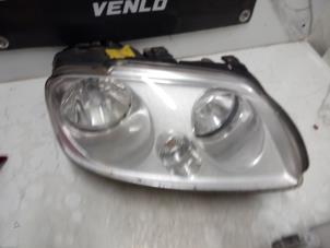 Gebruikte Rechter Koplamp Volkswagen Caddy III (2KA,2KH,2CA,2CH) 2.0 SDI Prijs € 34,94 Margeregeling aangeboden door Smeets Autos Venlo