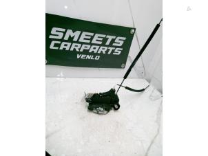 Gebruikte Deurslot Mechaniek 4Deurs links-voor Mitsubishi Colt (Z2/Z3) 1.3 16V Prijs € 14,94 Margeregeling aangeboden door Smeets Autos Venlo