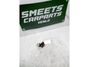 Gebruikte Alarmlicht Schakelaar Mercedes A (W168) 1.4 A-140 Prijs € 8,94 Margeregeling aangeboden door Smeets Autos Venlo