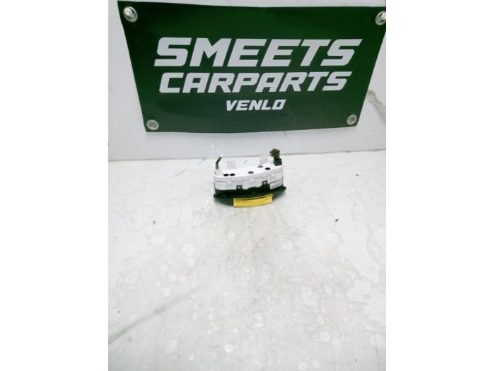 Gebruikte Display Interieur Chevrolet Matiz (M200) 1.0 Prijs € 14,99 Margeregeling aangeboden door Smeets Autos Venlo
