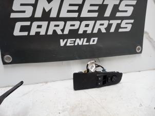 Gebruikte Raam schakelaar elektrisch Fiat Grande Punto (199) 1.3 JTD Multijet 16V 85 Actual Prijs € 14,94 Margeregeling aangeboden door Smeets Autos Venlo